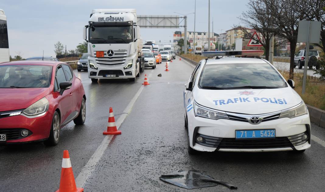 Kırıkkale'de işçi servisi ile otomobil çarpıştı: 11 yaralı 1